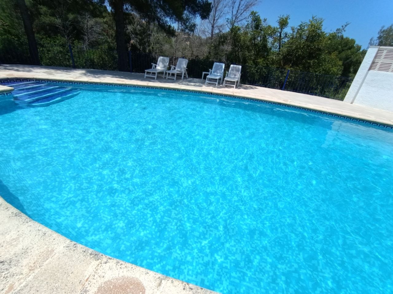 Mantenimiento de piscina comunitaria